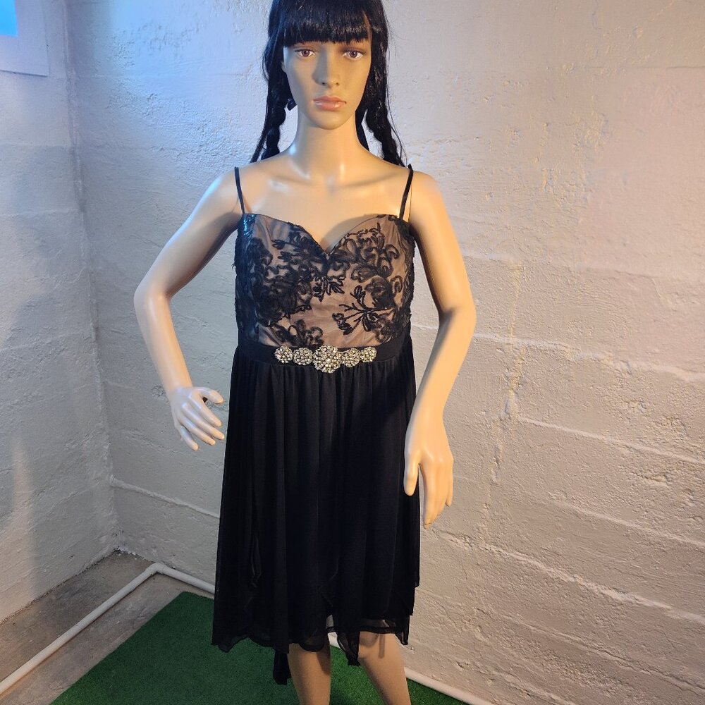 My Michelle Black Cream Lace Embellished Strapless Zipper Back Midi Dress Size16